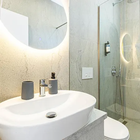 Lian 5 - Modern Double W Balcony Lejlighed