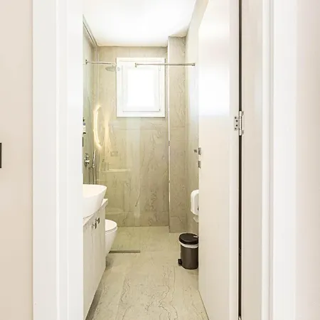 Lian 5 - Modern Double W Balcony --- Brand New - Lungomare 3 Min Walk * Vlore